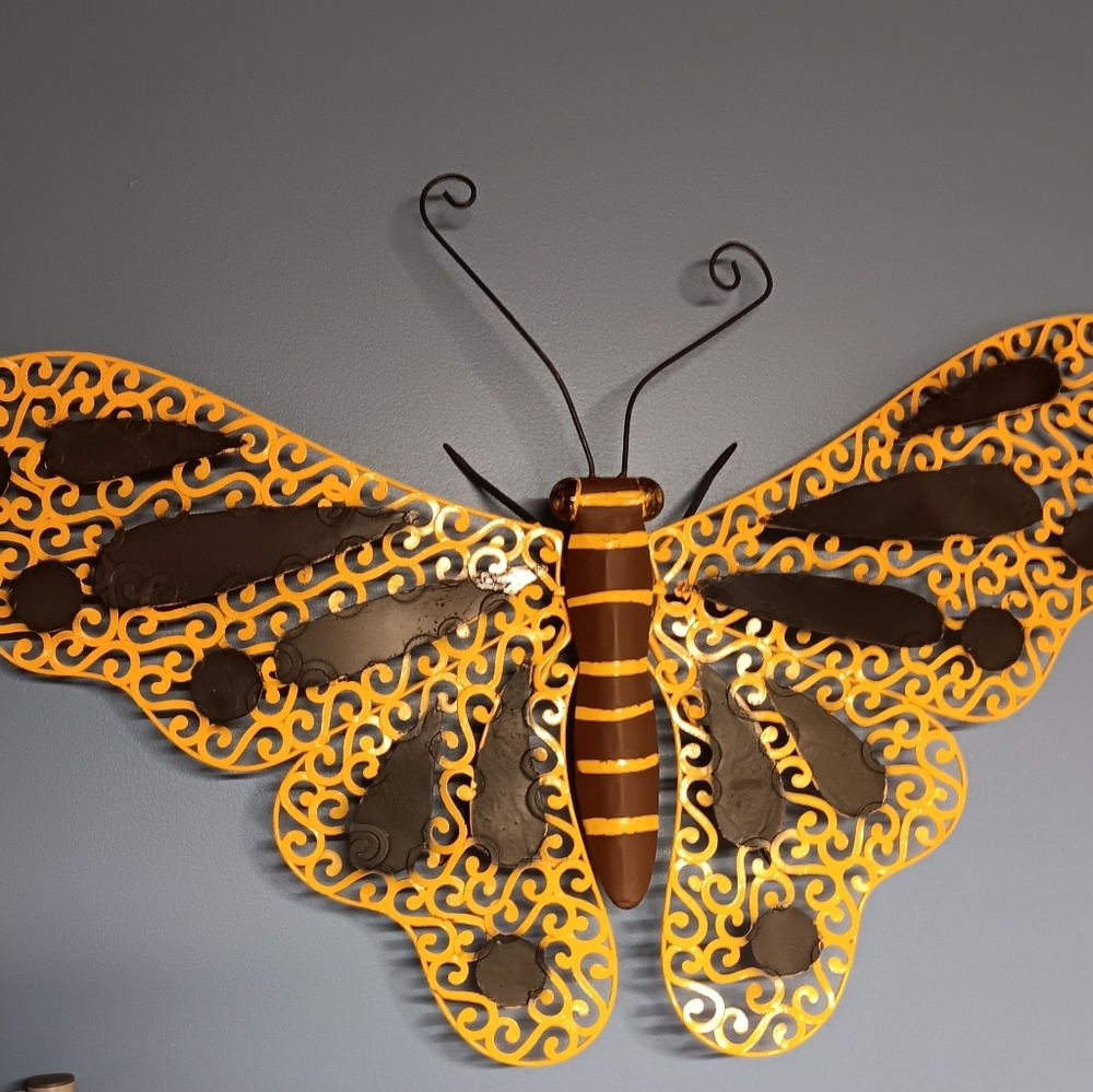 METAL BUTTERFLY WALL DECOR 31 x 20